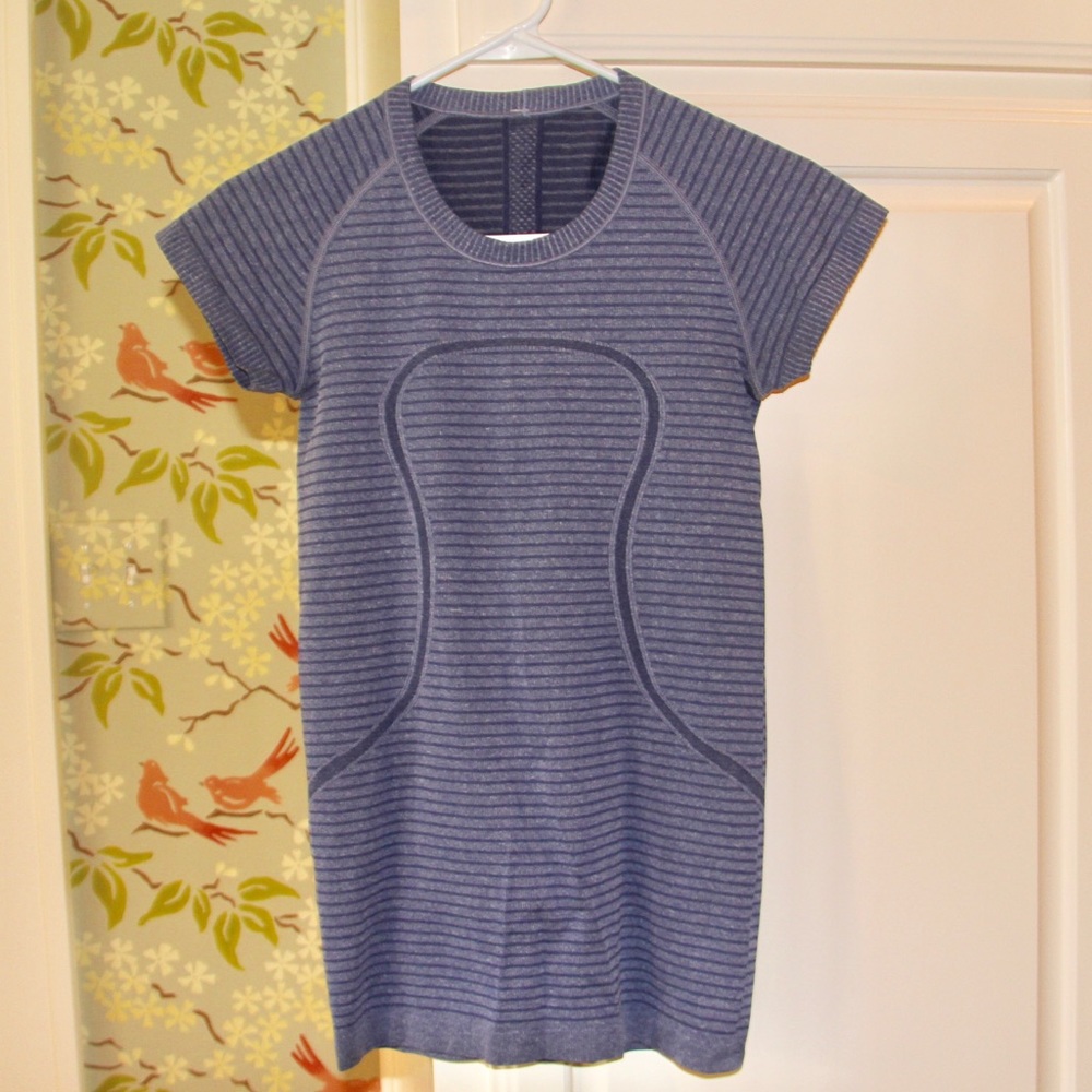 Lululemon Swiftly Tech Short Sleeve Crew in Blue